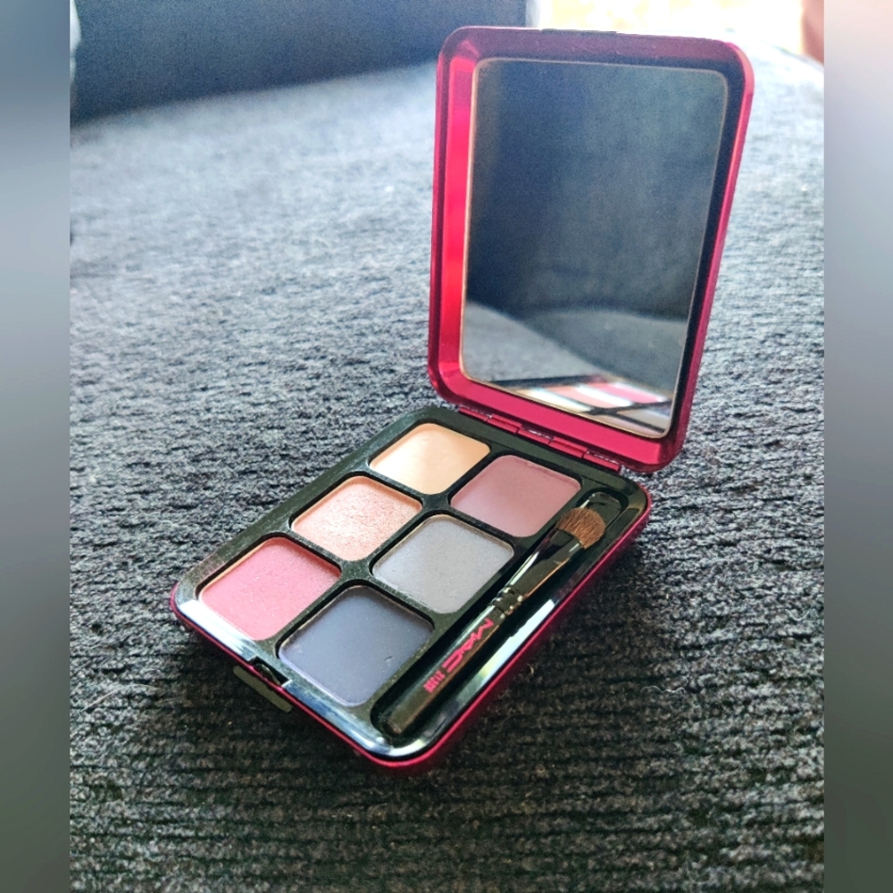 NEW MAC Cosmetics Infatuating Rose: 6 Cool Eyes